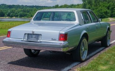 Cadillac-Seville-1977-Silver-2