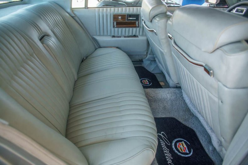 Cadillac-Seville-1977-Silver-22