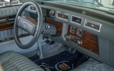 Cadillac-Seville-1977-Silver-24