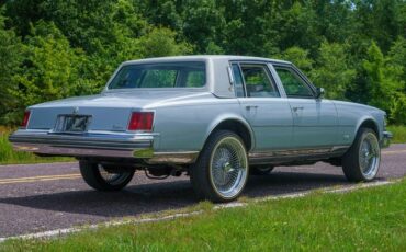Cadillac-Seville-1977-Silver-32