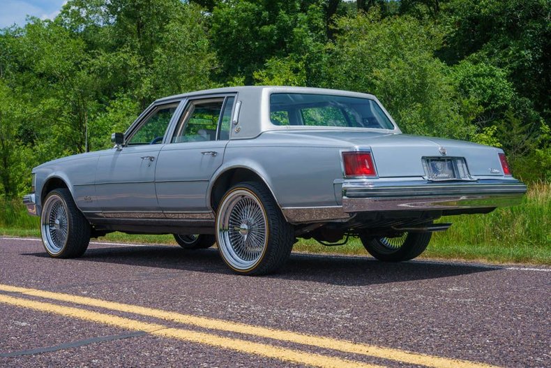 Cadillac-Seville-1977-Silver-46