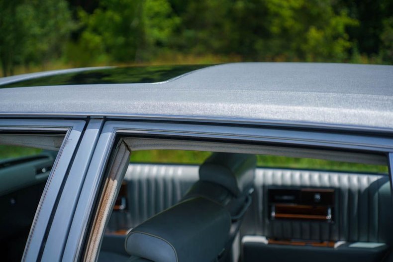 Cadillac-Seville-1977-Silver-47