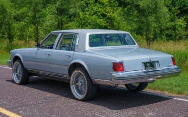 Cadillac-Seville-1977-Silver-6