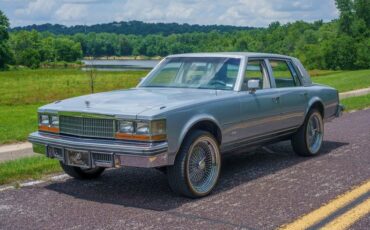 Cadillac-Seville-1977-Silver-9