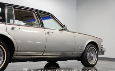 Cadillac-Seville-1978-Black-Gray-31
