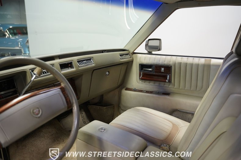Cadillac-Seville-1978-Black-Gray-46
