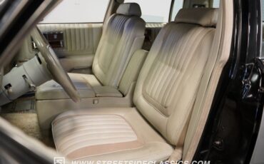 Cadillac-Seville-1978-Black-Gray-47