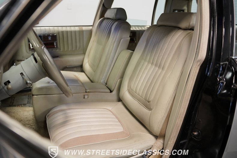 Cadillac-Seville-1978-Black-Gray-47