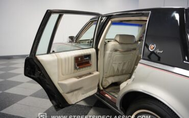 Cadillac-Seville-1978-Black-Gray-48