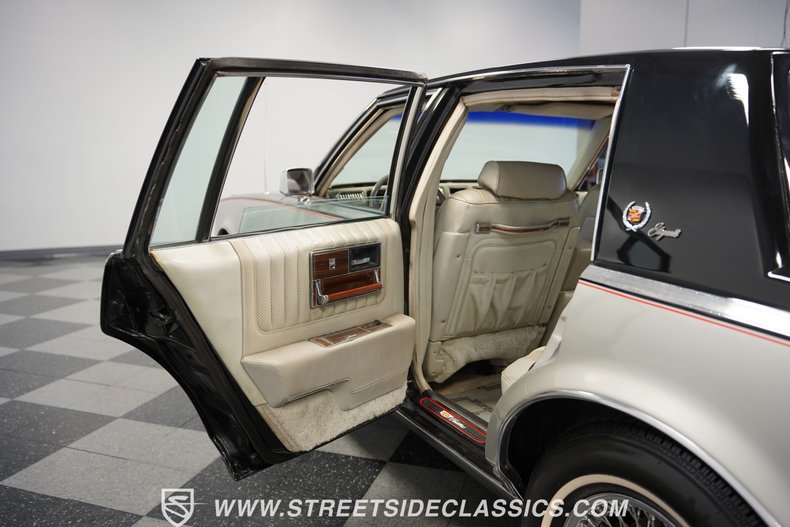 Cadillac-Seville-1978-Black-Gray-48