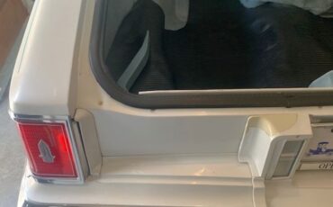 Cadillac-Seville-1978-White-Blue-23