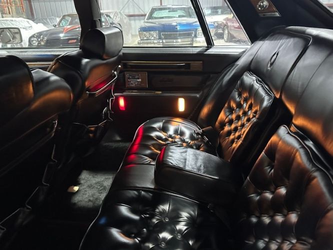 Cadillac-Seville-1984-GrayBlack-Black-Leather-11