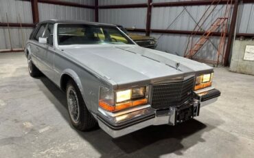 Cadillac-Seville-1984-GrayBlack-Black-Leather-2