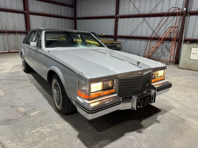 Cadillac-Seville-1984-GrayBlack-Black-Leather-2