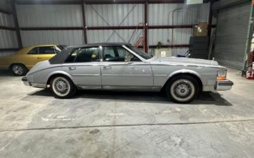 Cadillac-Seville-1984-GrayBlack-Black-Leather-3