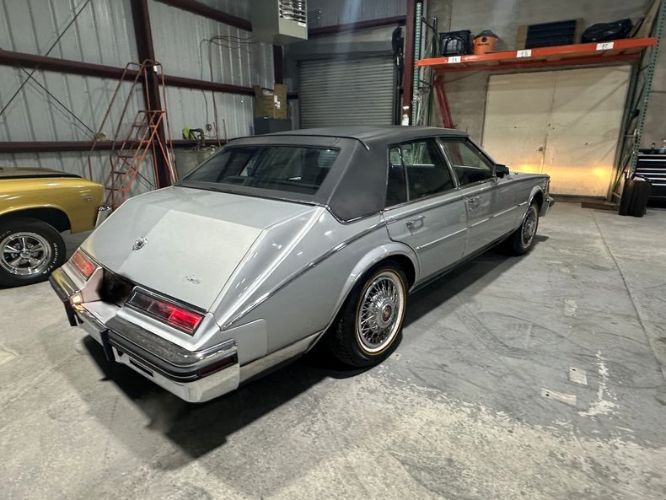 Cadillac-Seville-1984-GrayBlack-Black-Leather-4
