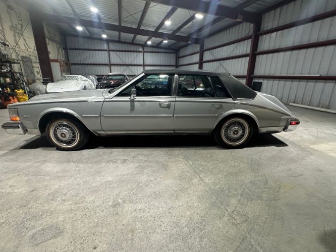 Cadillac-Seville-1984-GrayBlack-Black-Leather-5