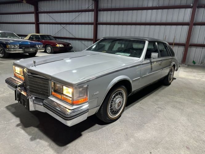 Cadillac-Seville-1984-GrayBlack-Black-Leather