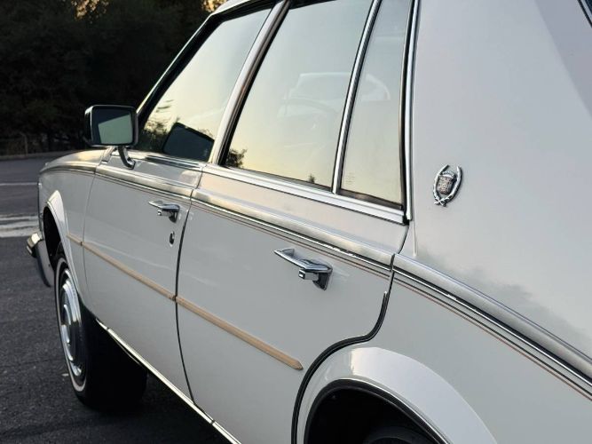 Cadillac-Seville-1984-White-13