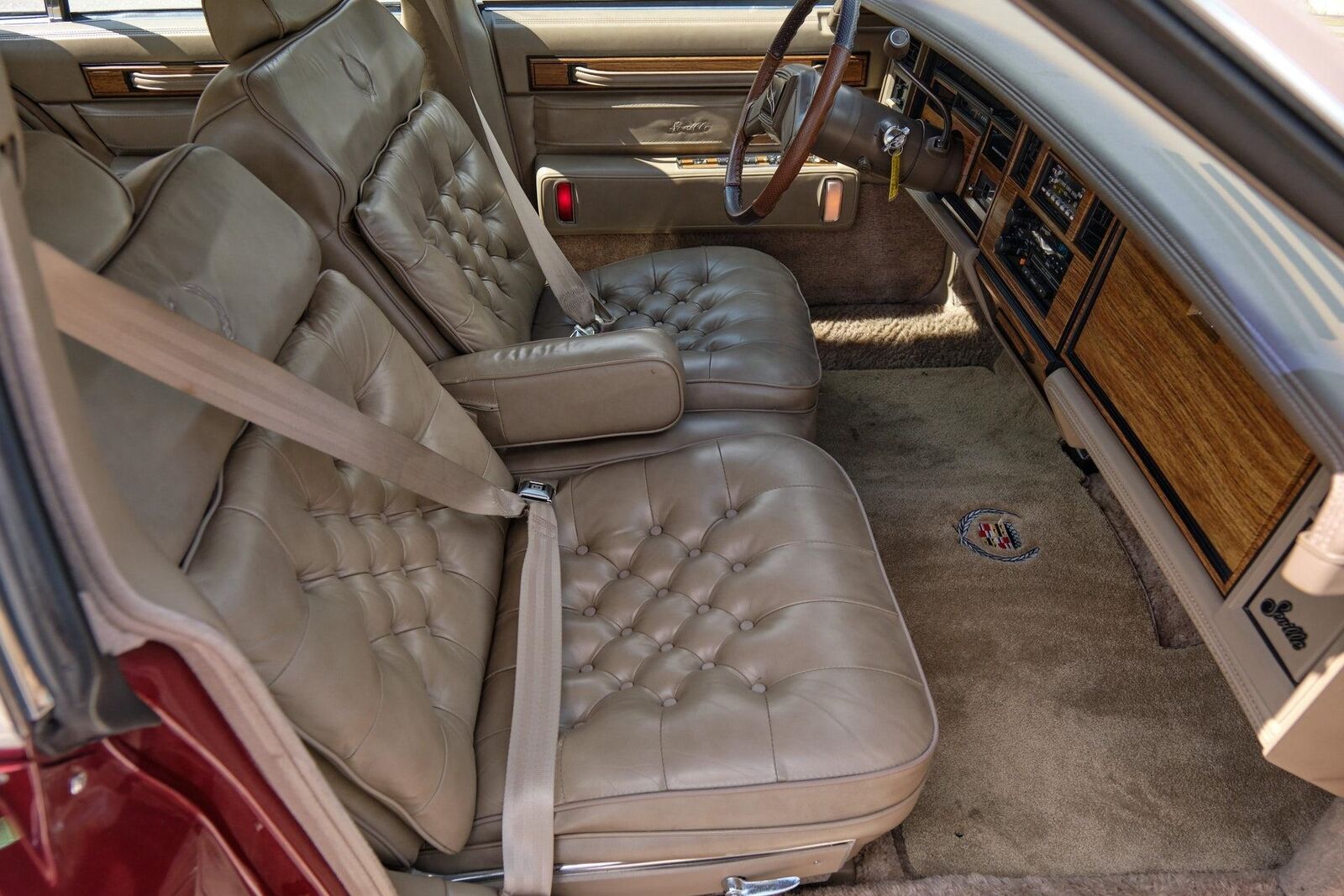 Cadillac-Seville-1985-4-Door-11