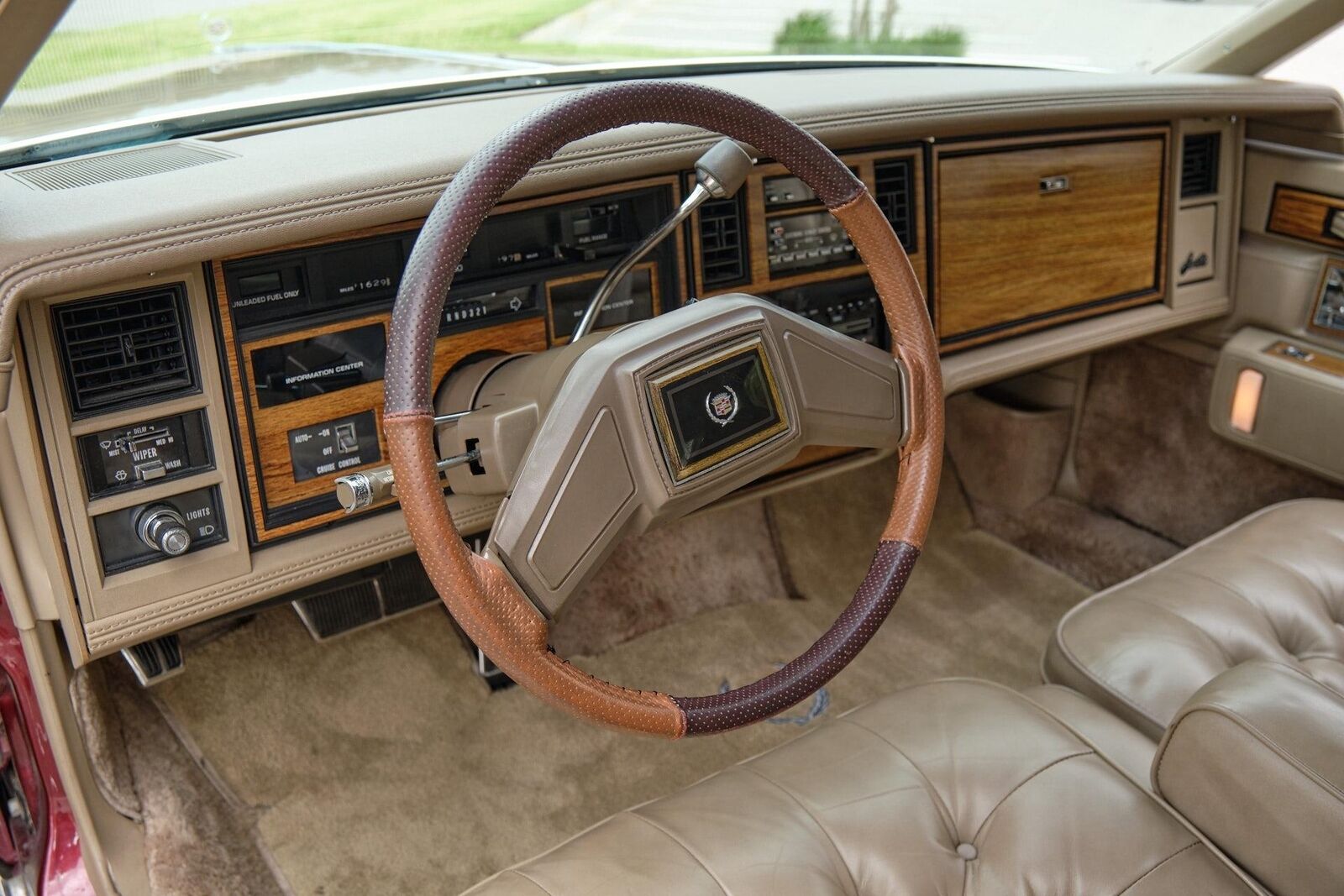 Cadillac-Seville-1985-4-Door-19