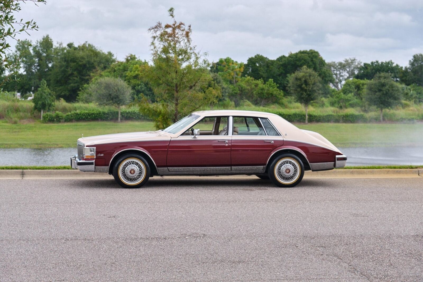 Cadillac-Seville-1985-4-Door-24