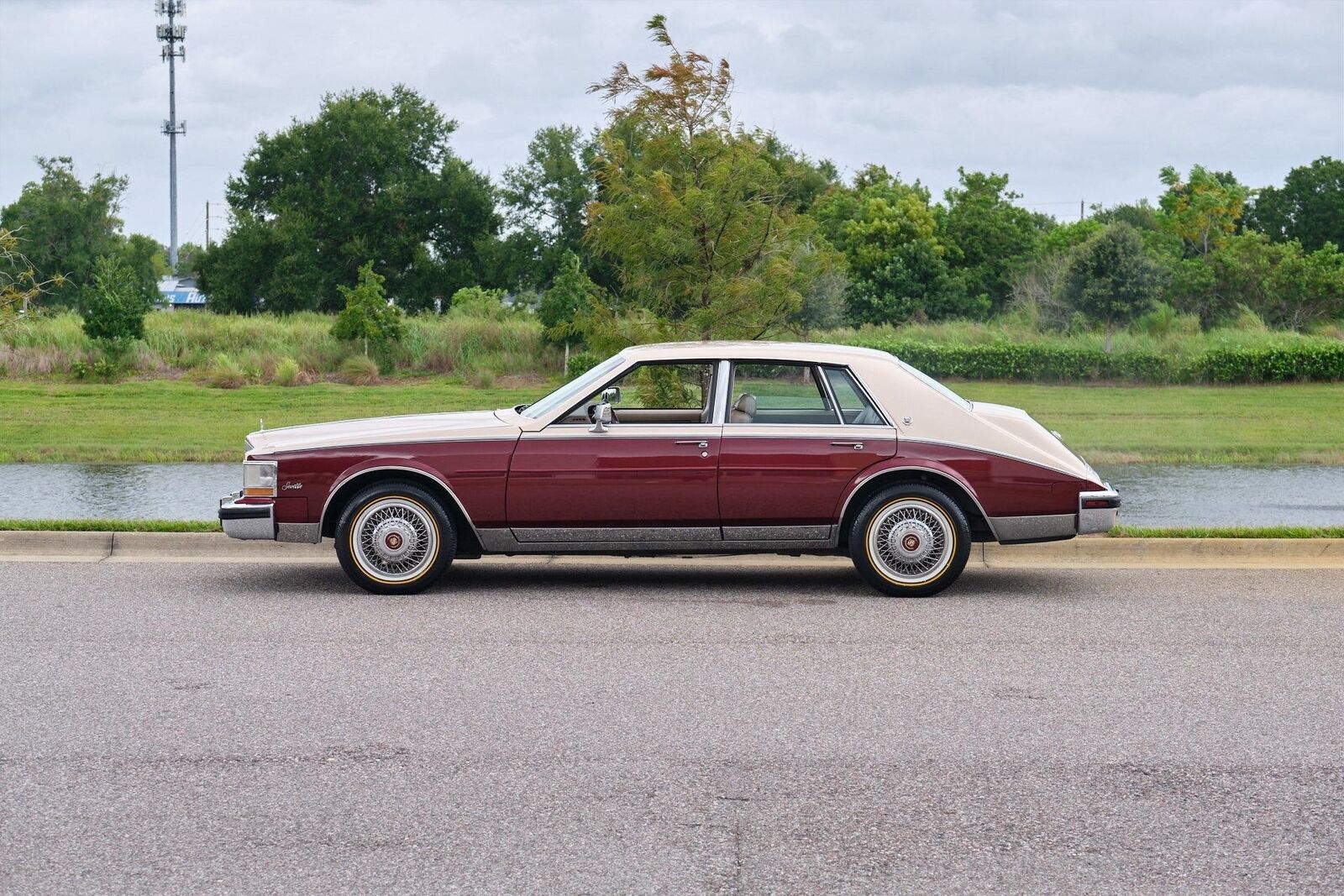 Cadillac-Seville-1985-4-Door-25