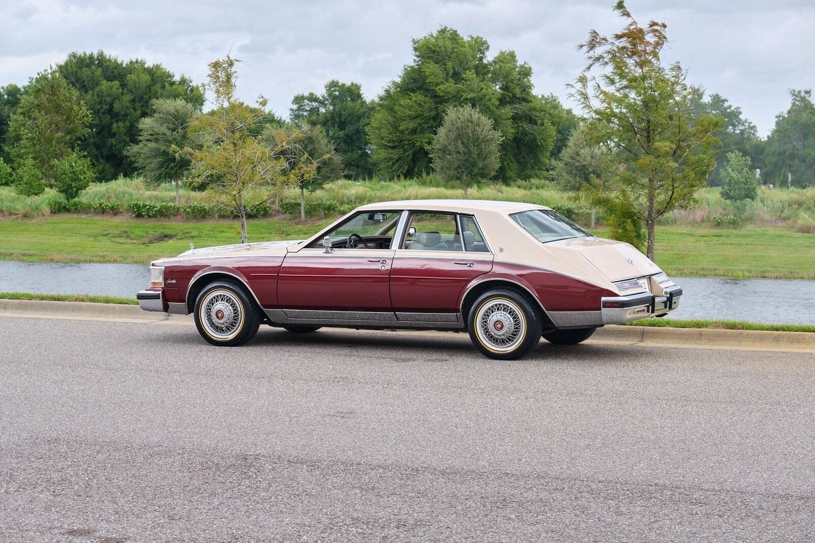 Cadillac-Seville-1985-4-Door-27