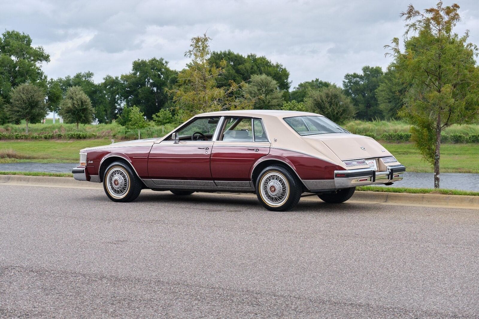 Cadillac-Seville-1985-4-Door-28