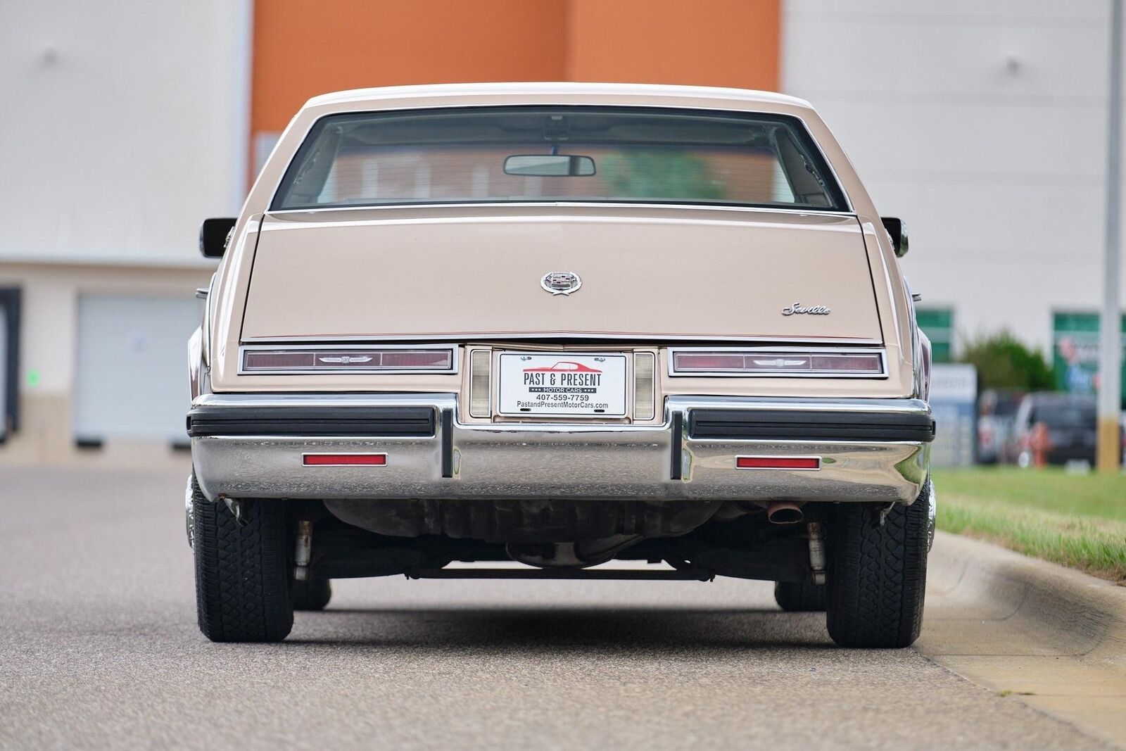 Cadillac-Seville-1985-4-Door-29