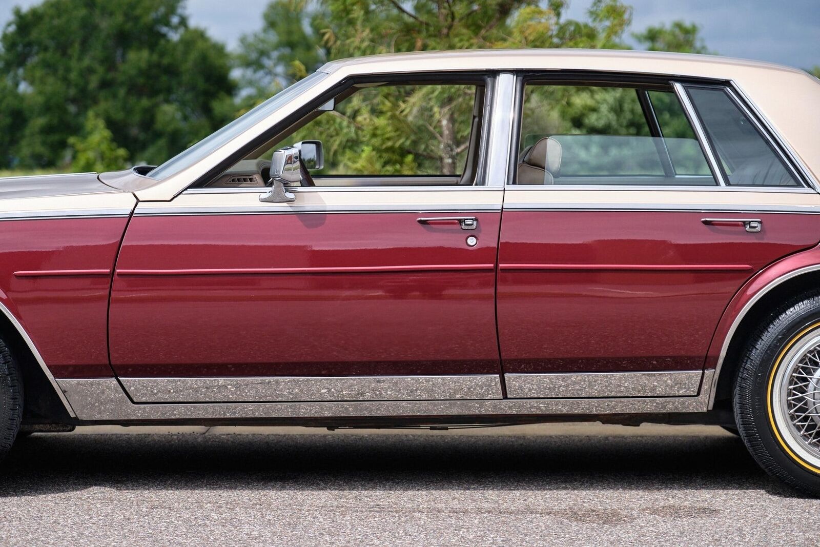 Cadillac-Seville-1985-4-Door-33