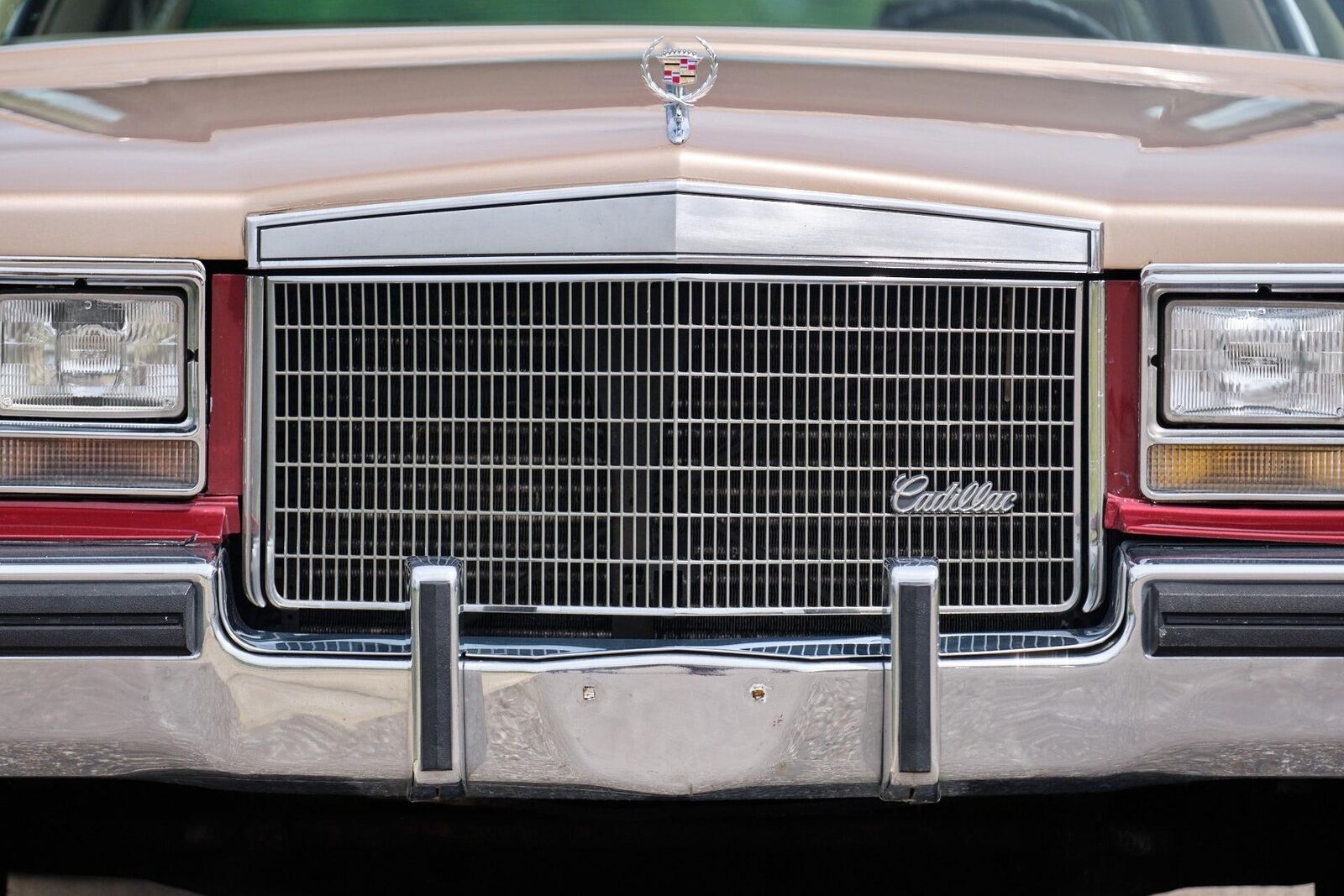 Cadillac-Seville-1985-4-Door-39