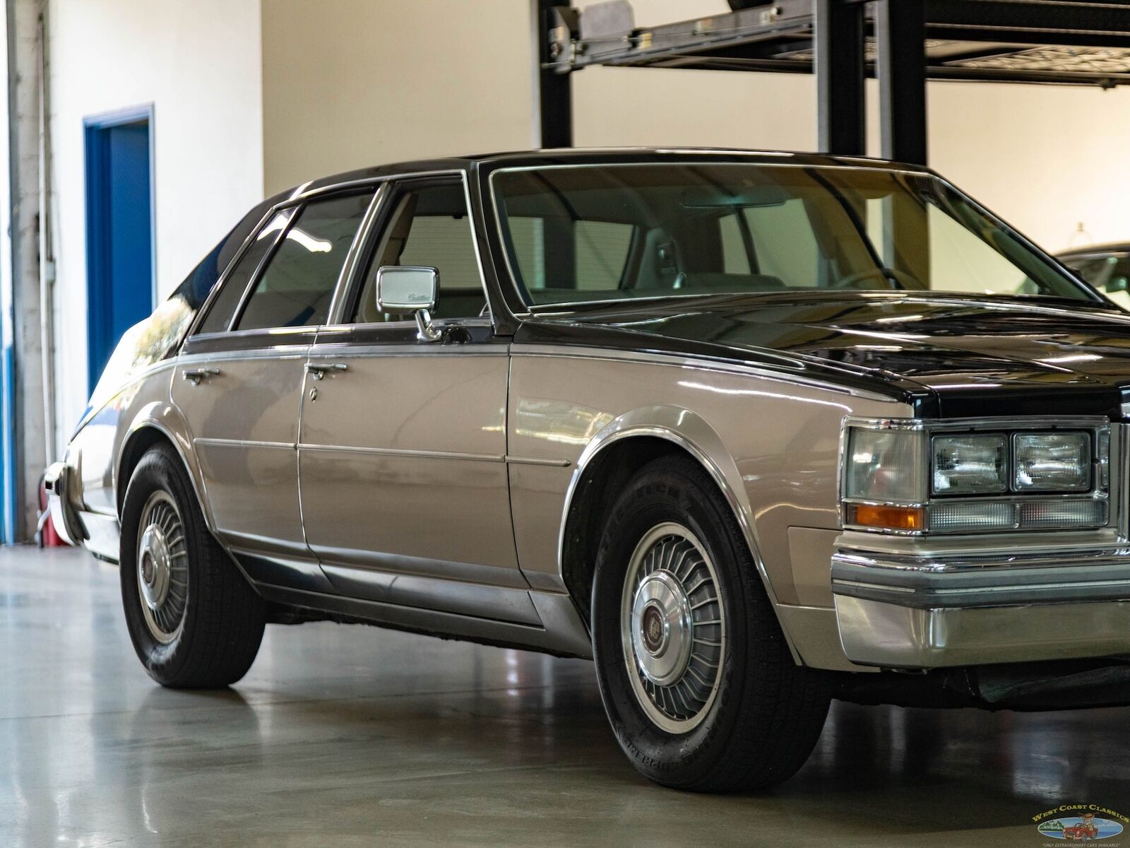 Cadillac-Seville-1985-Sedan-10
