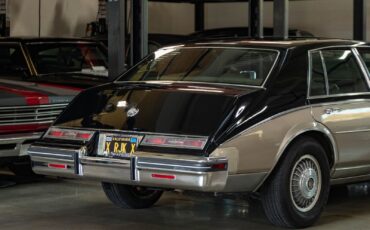 Cadillac-Seville-1985-Sedan-24