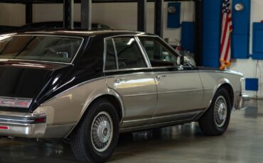 Cadillac-Seville-1985-Sedan-25