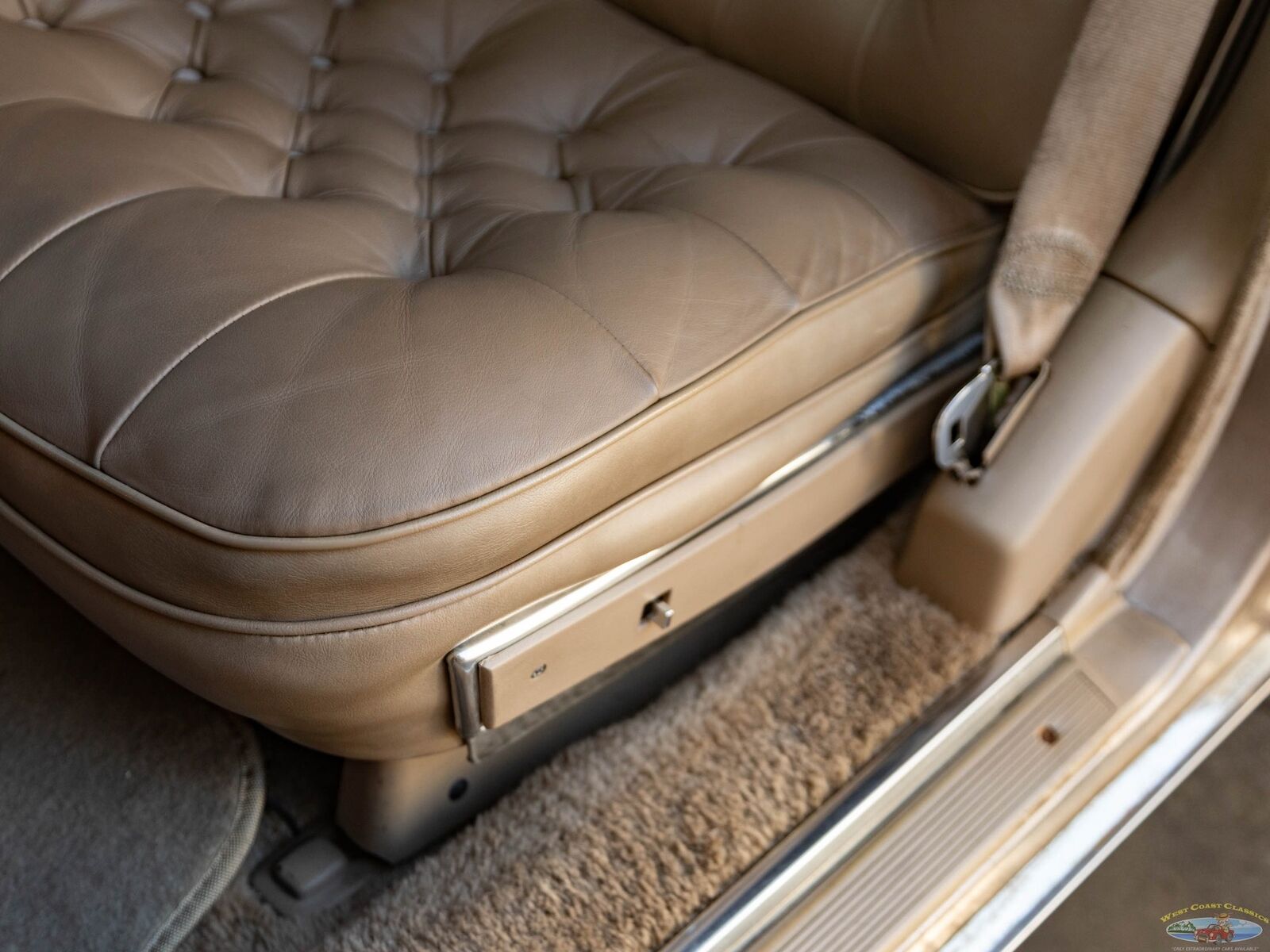 Cadillac-Seville-1985-Sedan-29