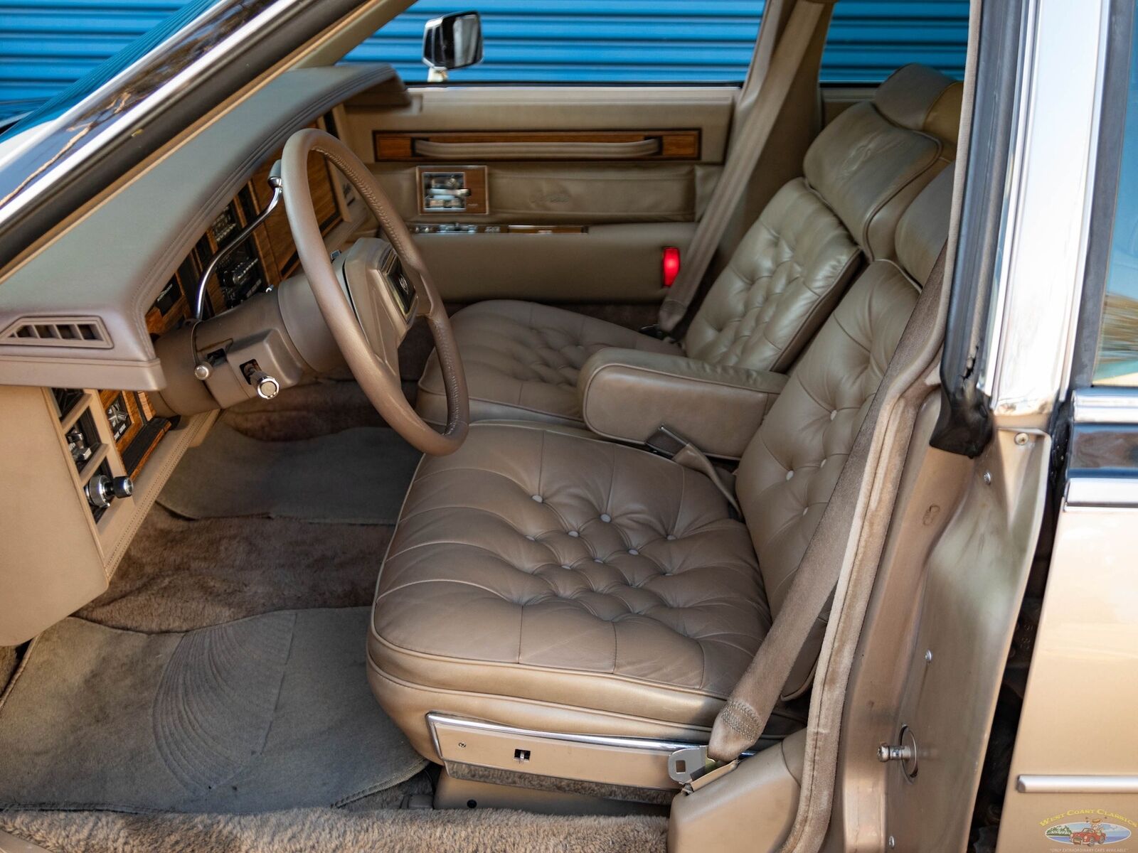 Cadillac-Seville-1985-Sedan-30