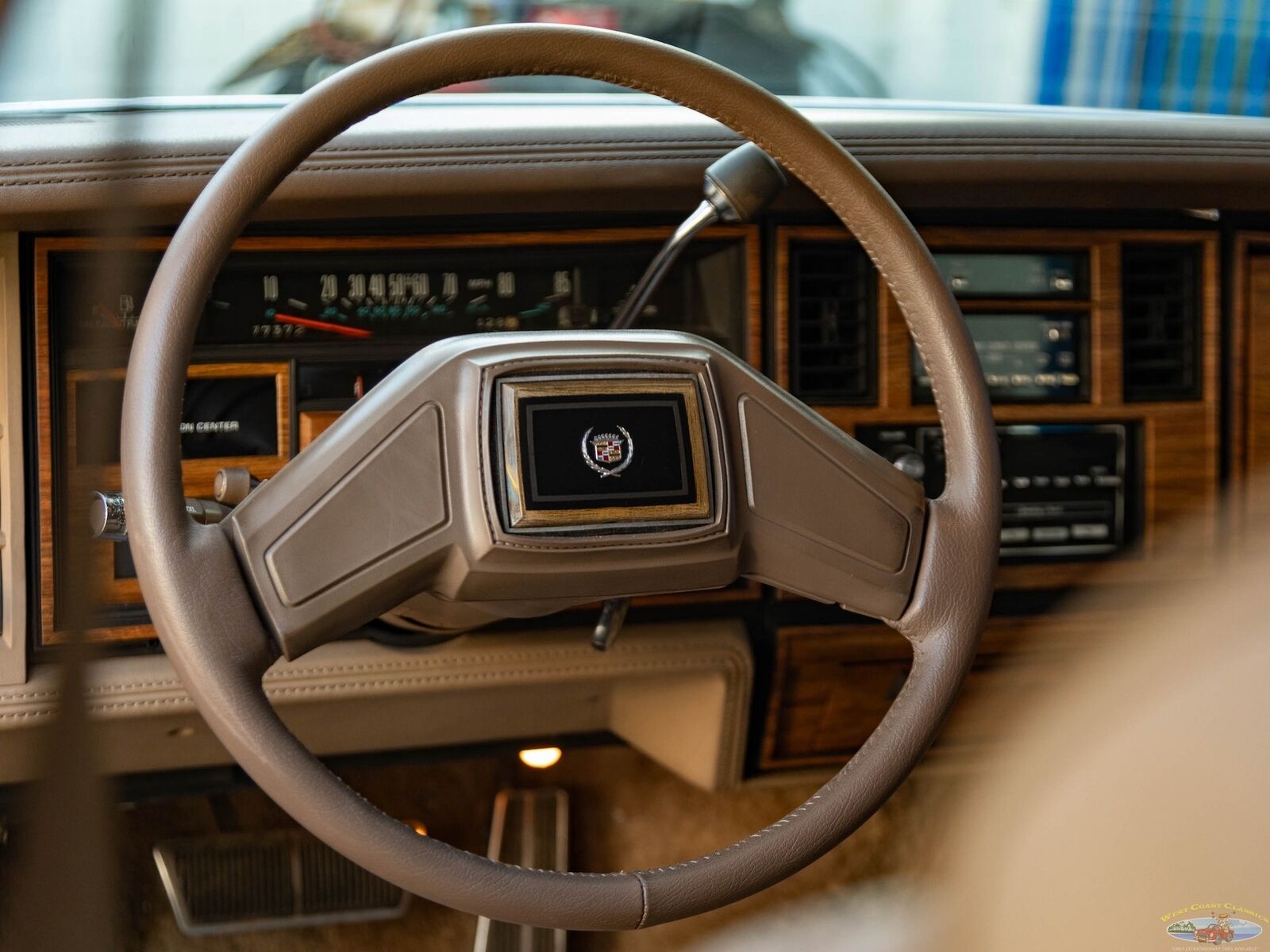 Cadillac-Seville-1985-Sedan-32