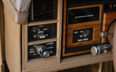 Cadillac-Seville-1985-Sedan-33