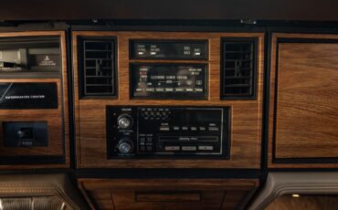 Cadillac-Seville-1985-Sedan-35