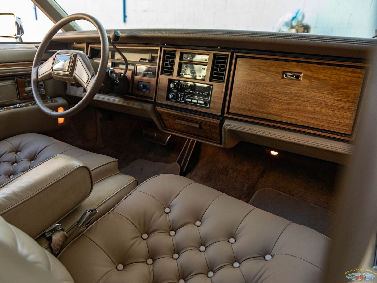 Cadillac-Seville-1985-Sedan-37