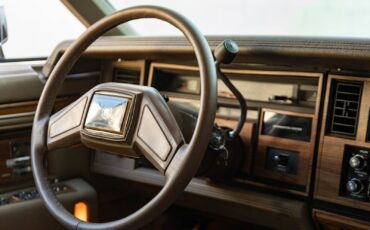 Cadillac-Seville-1985-Sedan-38