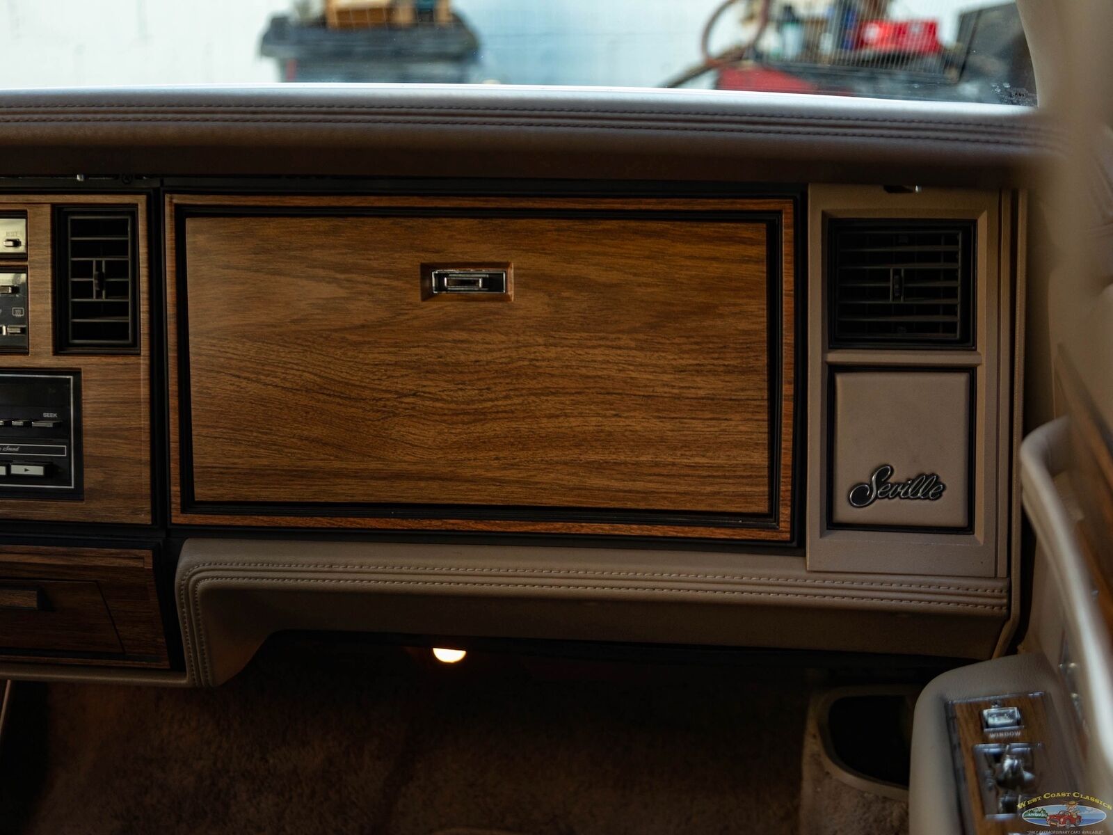Cadillac-Seville-1985-Sedan-39