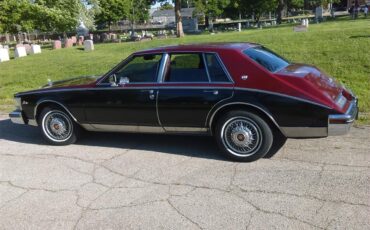 Cadillac-Seville-1985-Two-tone-Red-Black-Dark-Red
