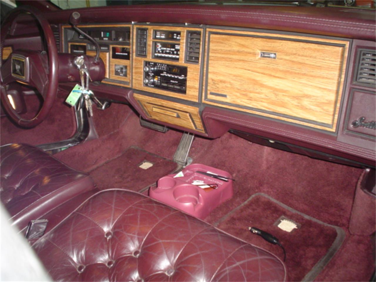 Cadillac-Seville-1985-Two-tone-Red-Black-Dark-Red-6