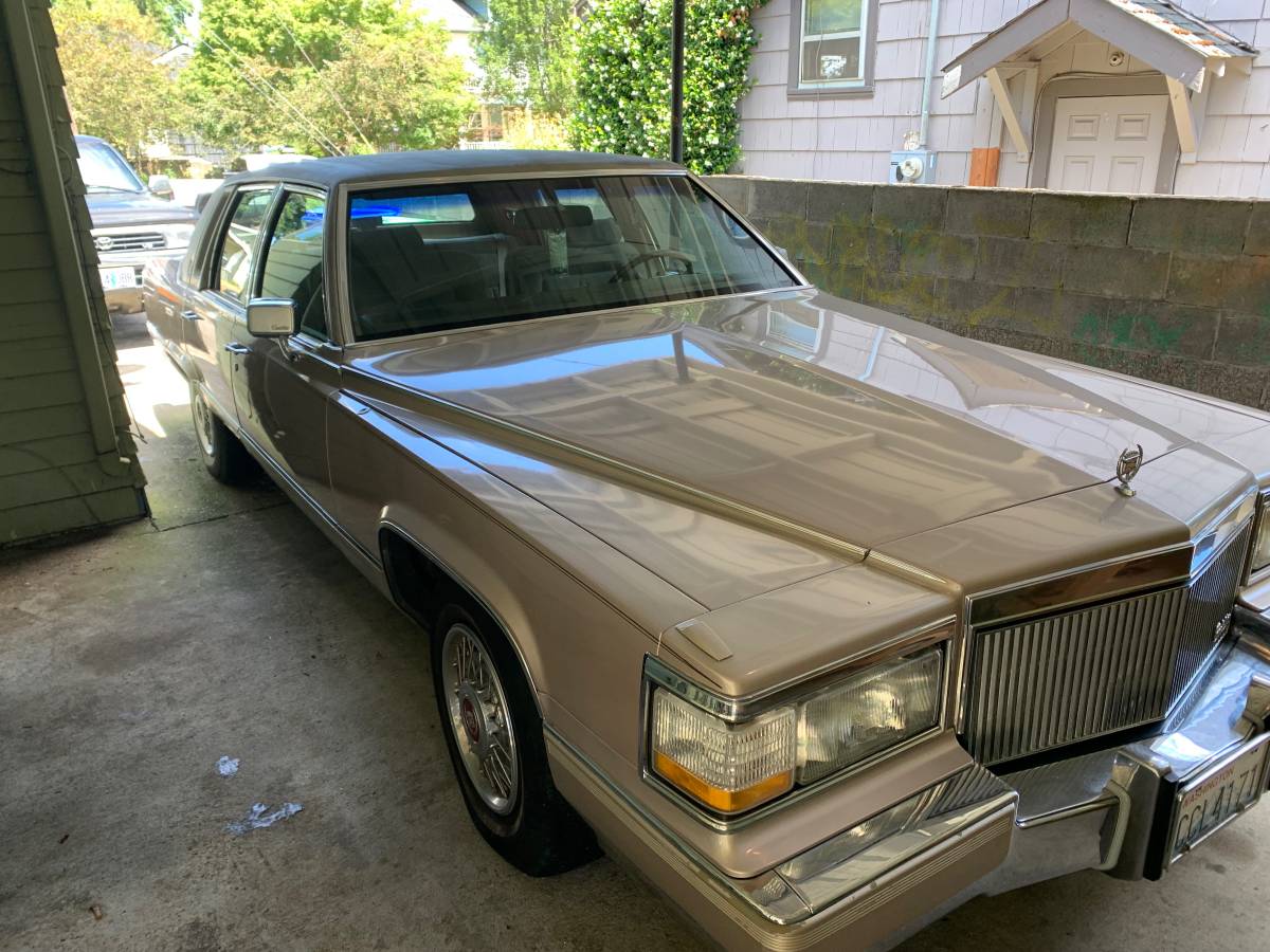 Cadillac-brougham-1991-2