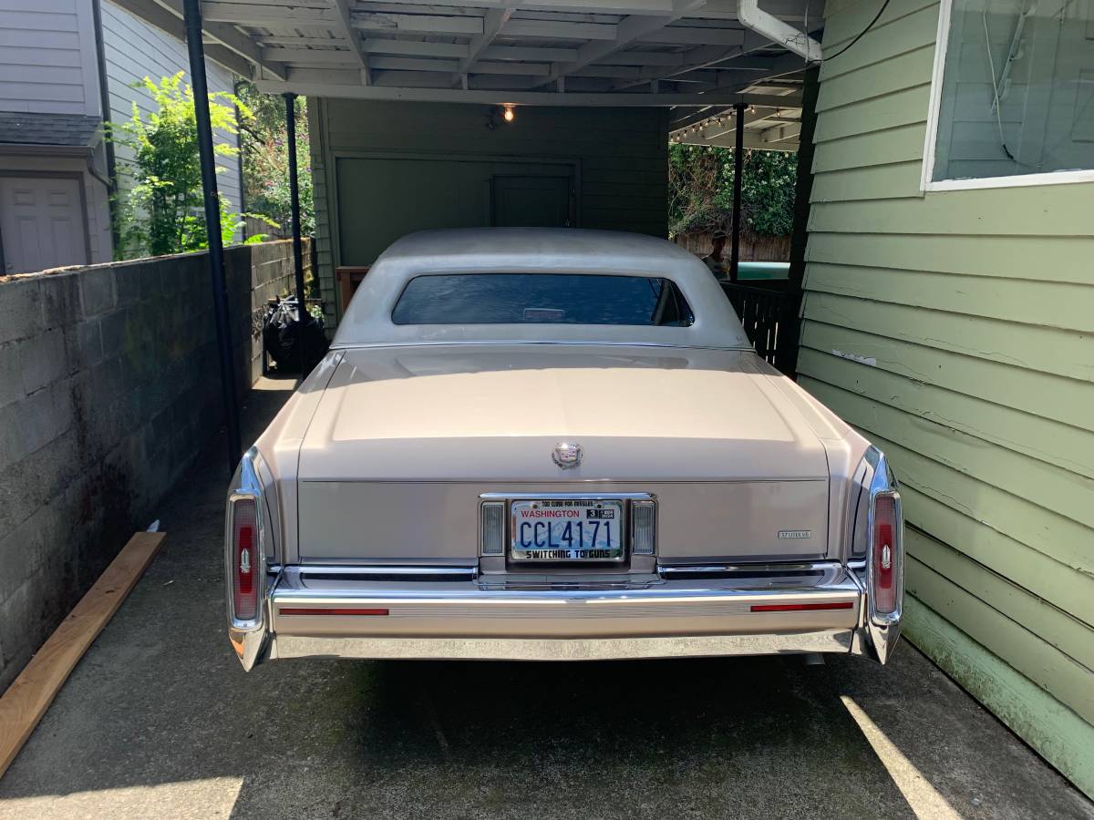 Cadillac-brougham-1991-4