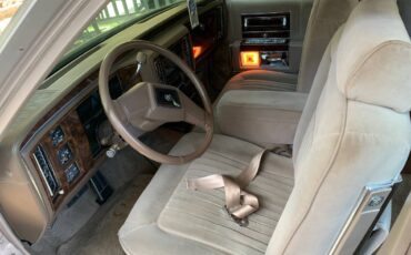 Cadillac-brougham-1991-5