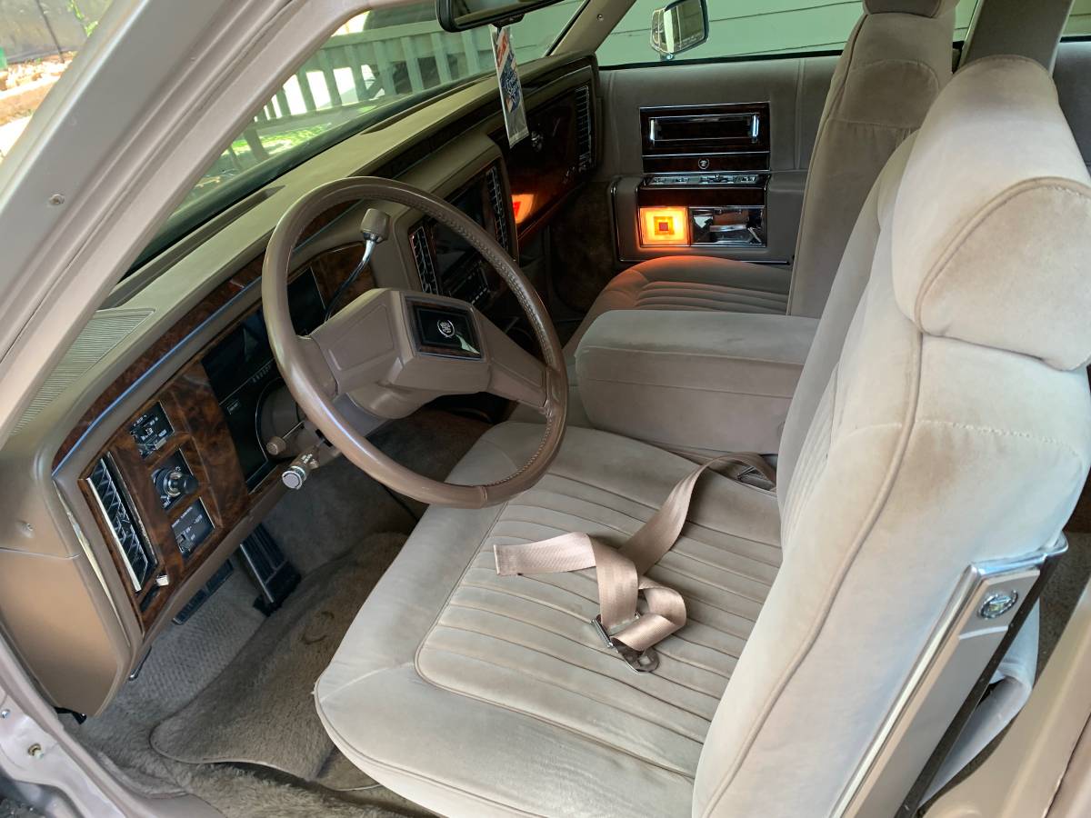 Cadillac-brougham-1991-5