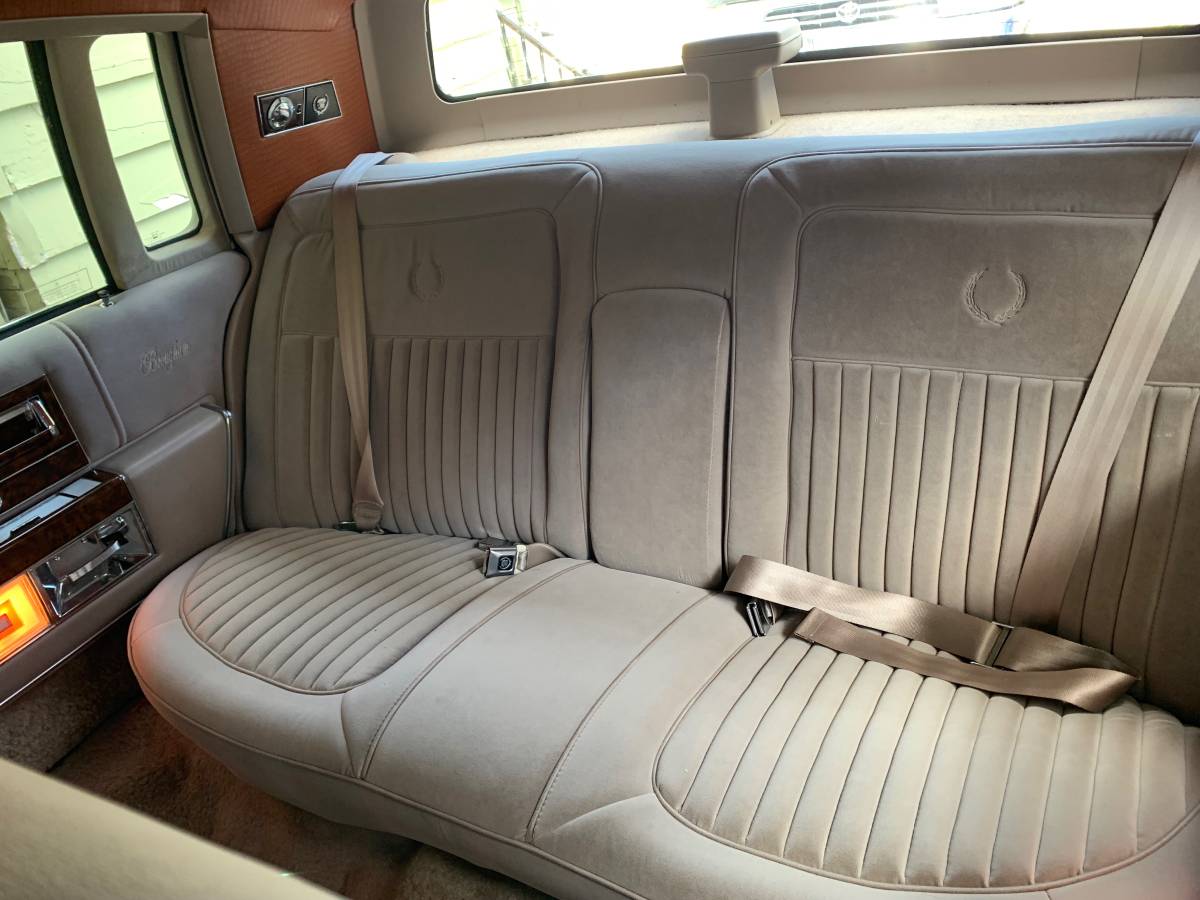 Cadillac-brougham-1991-6